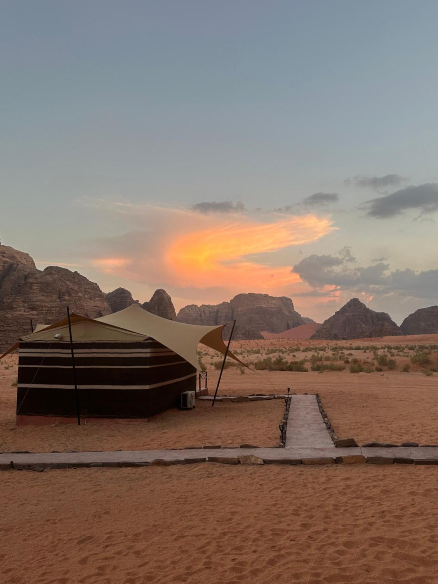 Wadi Rum Mirror Camp ภายนอก รูปภาพ