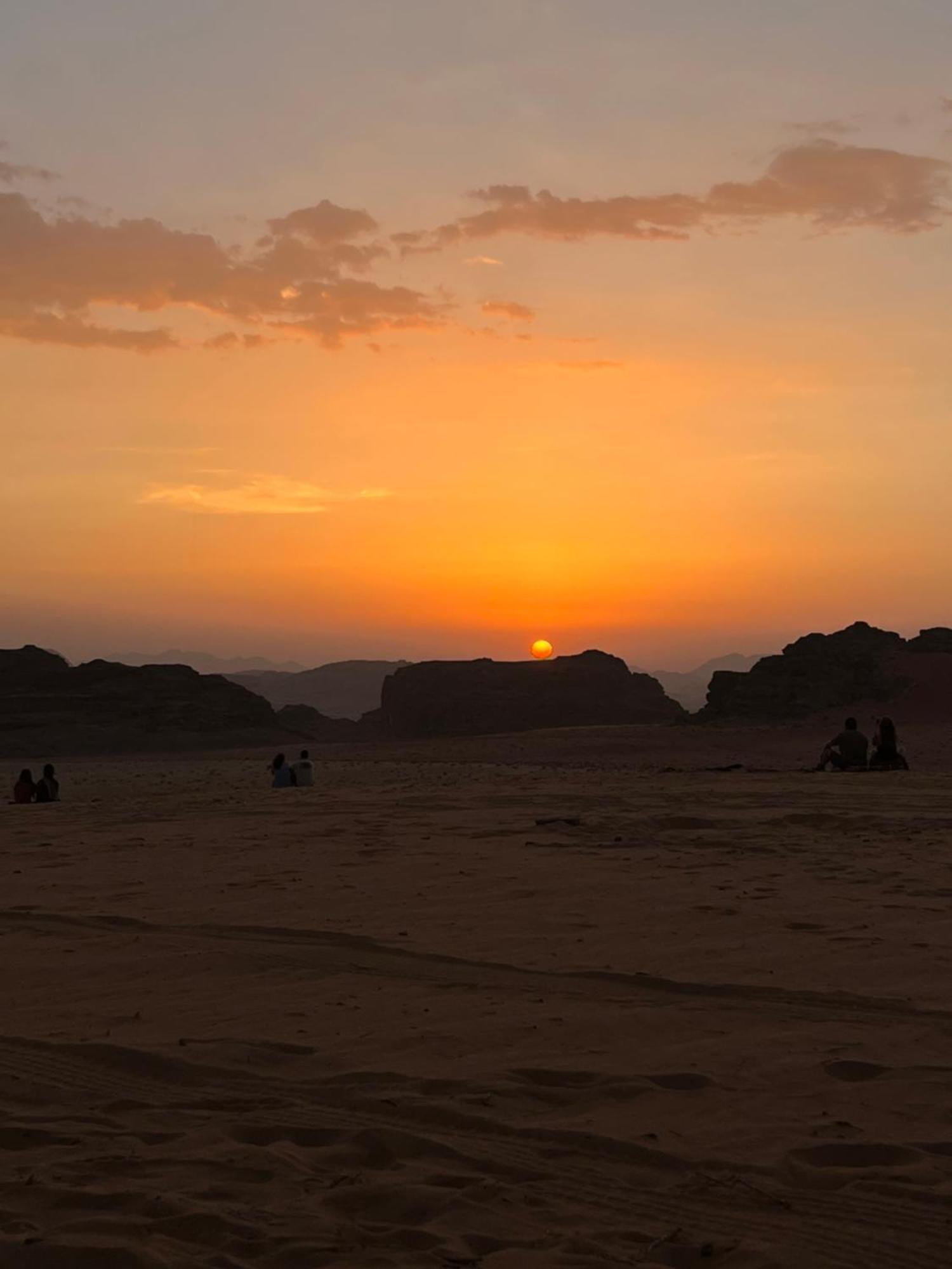 Wadi Rum Mirror Camp ภายนอก รูปภาพ